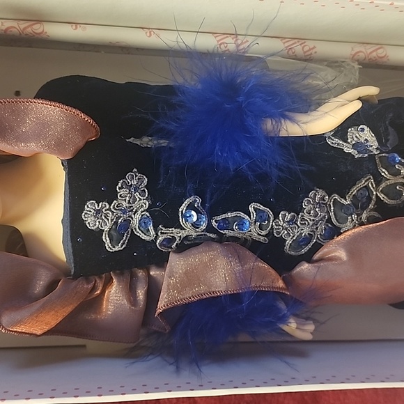 Treasury Collection Paradise Galleries. World's Finest Porcelain Doll. - Picture 3 of 15